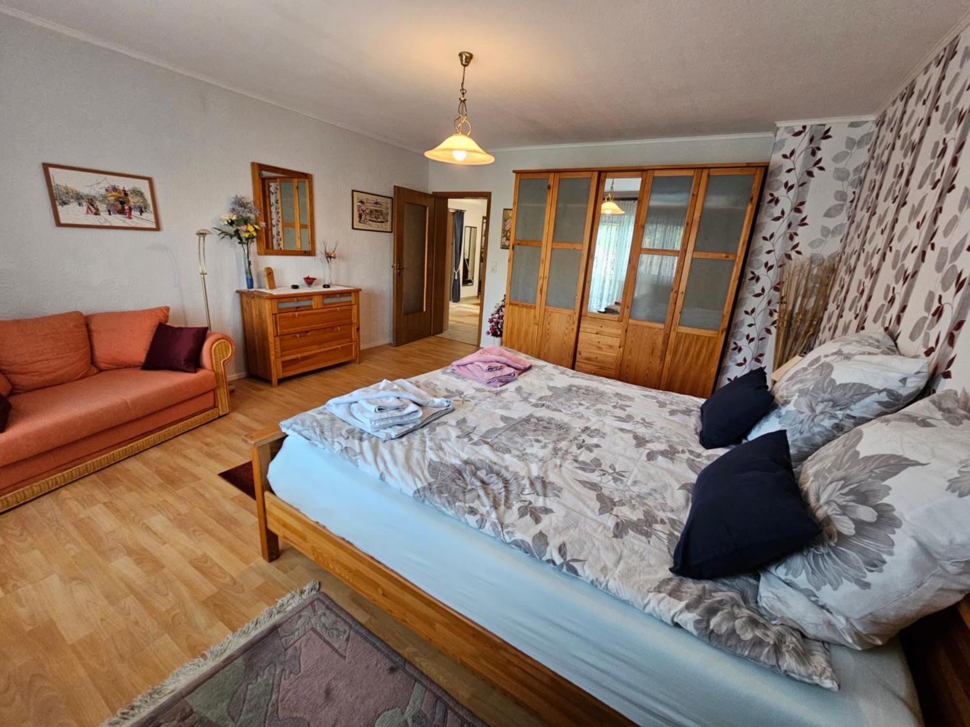 A Large Fully Furnished Private Apartment リンツ・アム・ライン エクステリア 写真