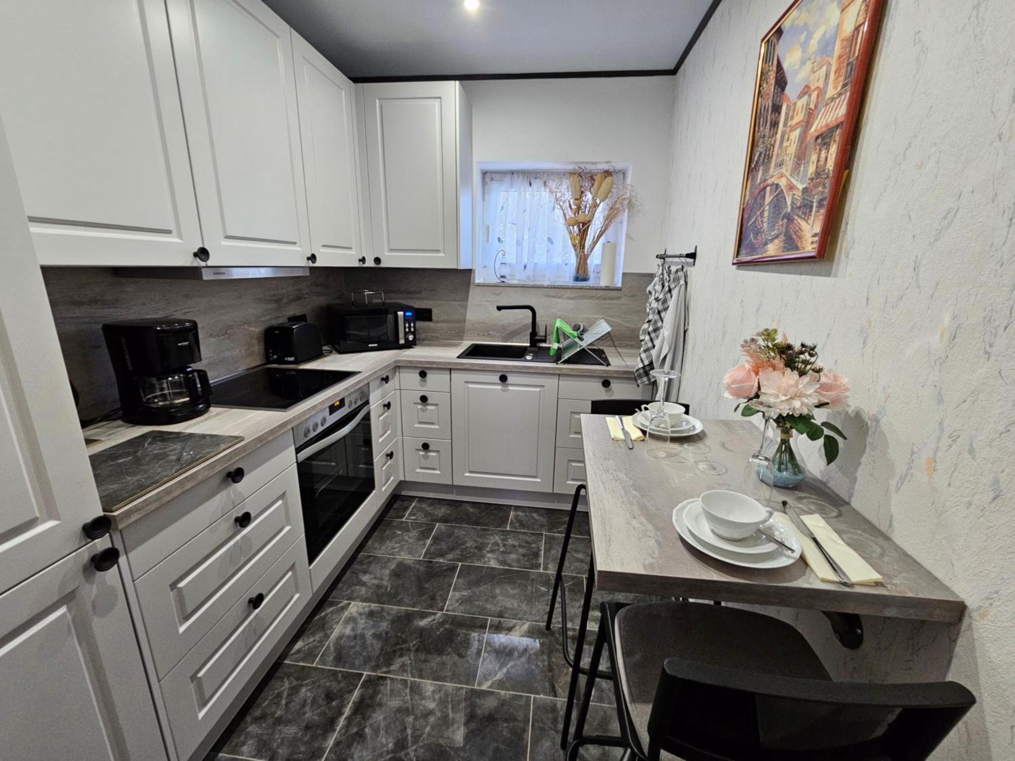 A Large Fully Furnished Private Apartment リンツ・アム・ライン エクステリア 写真